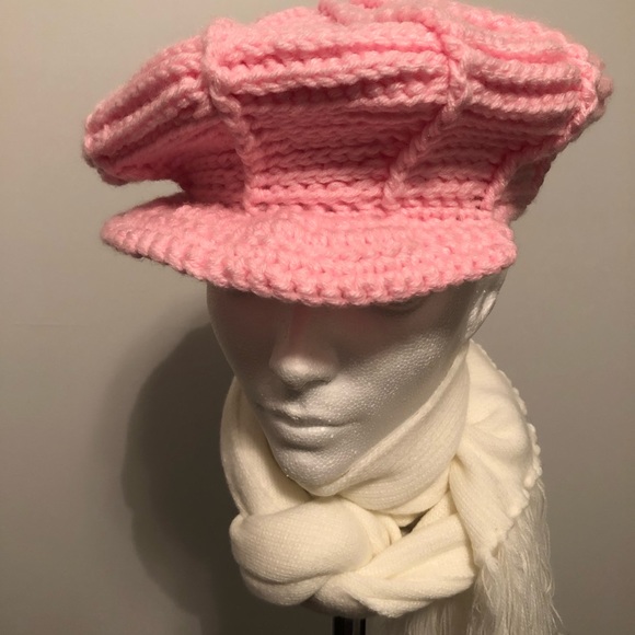 Unisex Throw Back Hat . Crocheting 🧶 - Picture 7 of 8